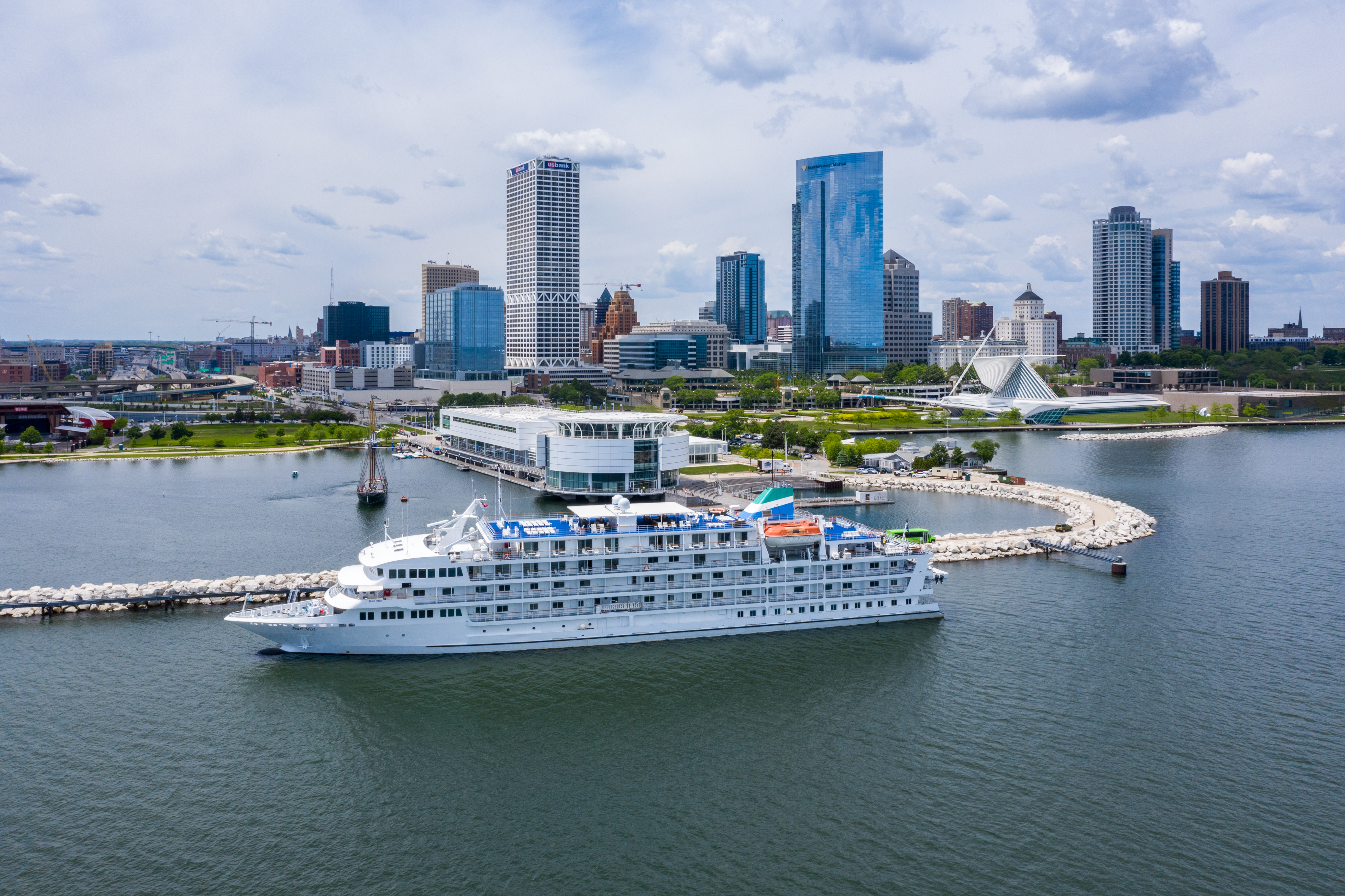 Milwaukee, Wisconsin Cruise the Great Lakes